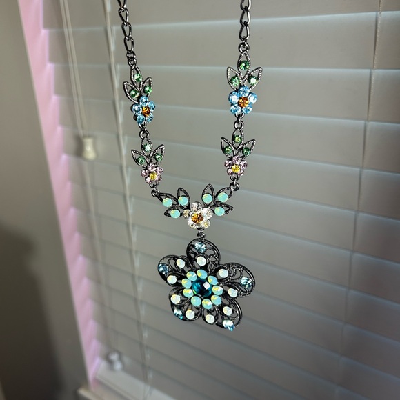 Sparkling Flower Crystals Necklace + Earrings Set - Picture 7 of 9